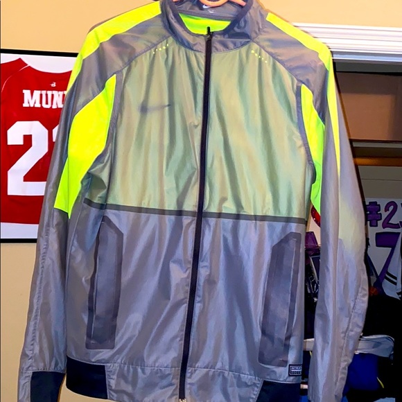 Wind Breaker Jacket - Picture 1 of 2